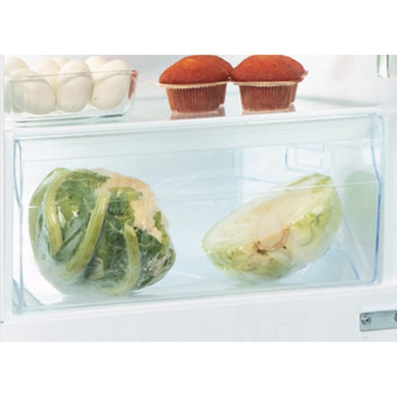 Whirlpool ART 3801 fridge-freezer Built-in 218 L F