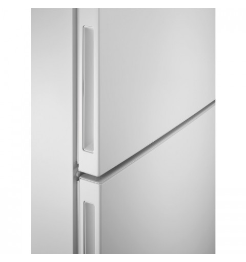 Electrolux LNT5MF36W0 fridge-freezer Freestanding 360 L F White