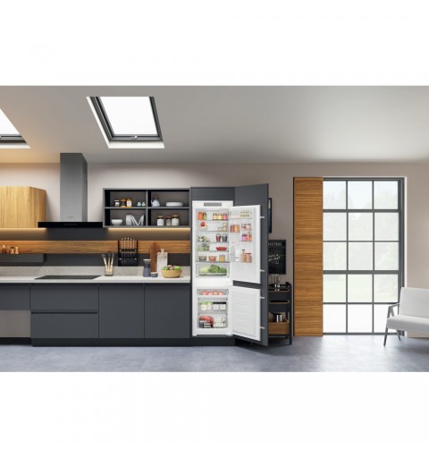Hotpoint HAC18 T311 Kühl- und Gefrierkombination Integriert 250 l F Weiß