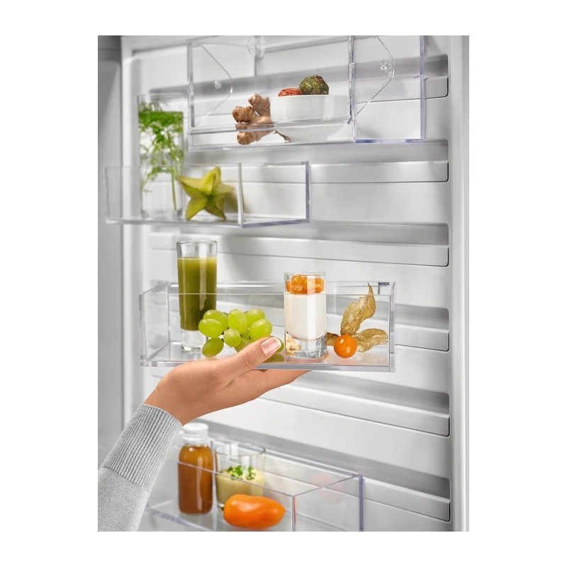 Electrolux LNC7ME34X2 fridge-freezer Freestanding 367 L E Stainless steel