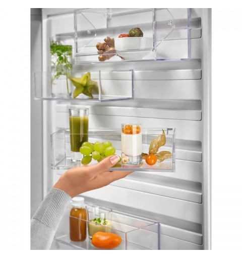 Electrolux LNC7ME34X2 fridge-freezer Freestanding 367 L E Stainless steel