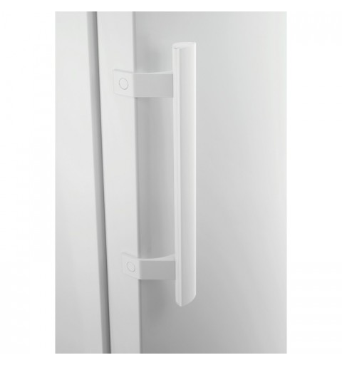 Electrolux LUB1AF22W freezer Freestanding 194 L F White