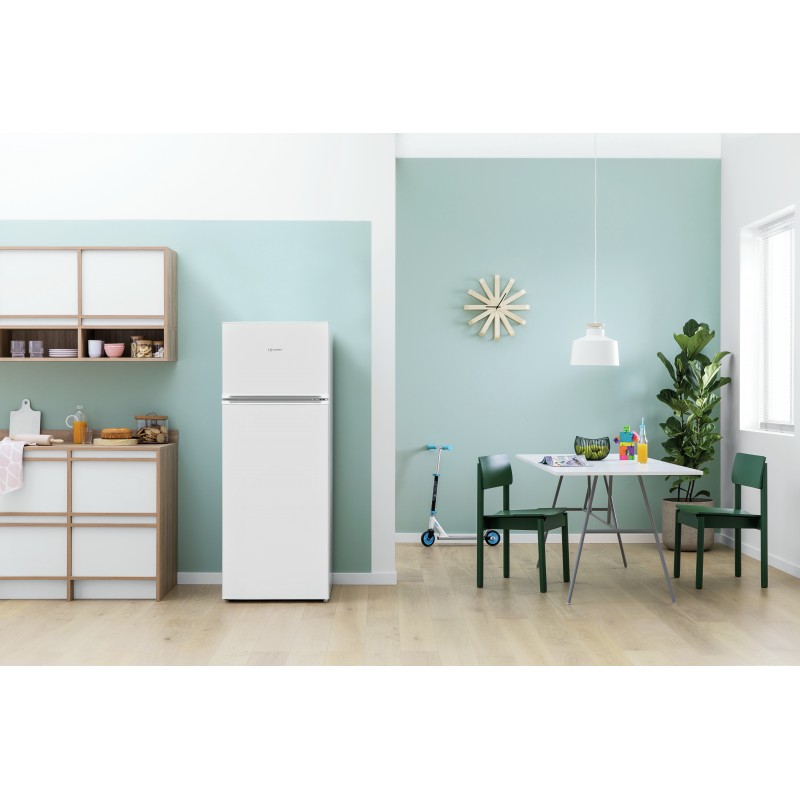 Indesit I55TM4110W1 fridge-freezer Freestanding 213 L F White