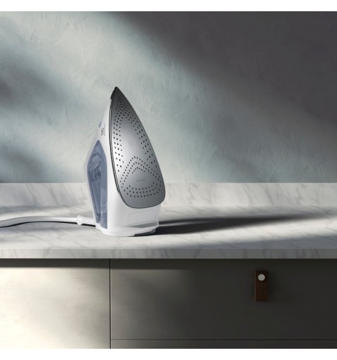 Electrolux E7SI1-4WB Fer à repasser à sec ou à vapeur Semelle Glissium 2300 W Gris, Blanc