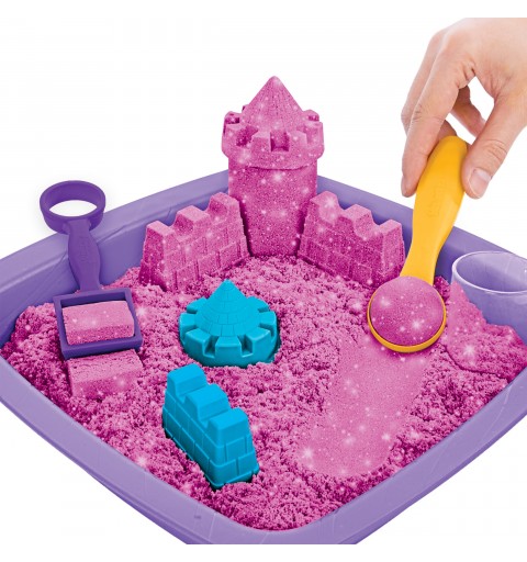 Kinetic Sand - Castello di sabbia glitterata, 453 g di Shimmer rosa, 5 formine e accessori con vaschetta - per bambini dai 3