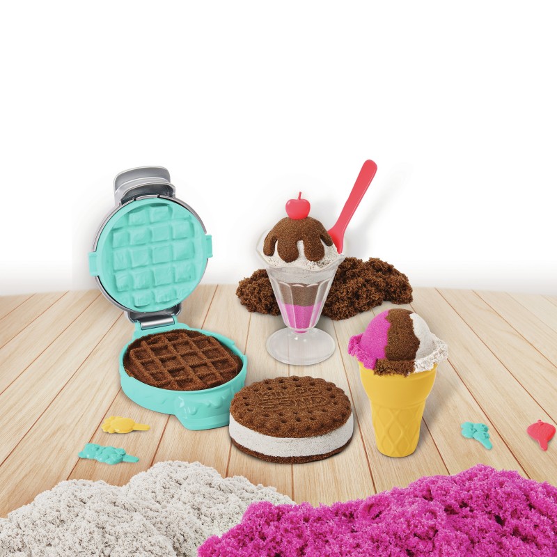 Kinetic Sand - ARENA MÁGICA - SET DELICIAS HELADAS - 454g de Arena de 3 Aromas y 6 Herramientas - Kit Manualidades Niños -