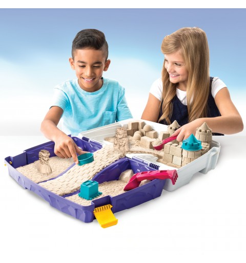 Kinetic Sand , Valigetta Sempre con Te, 900 gr di sabbia modellabile, dai 3 anni