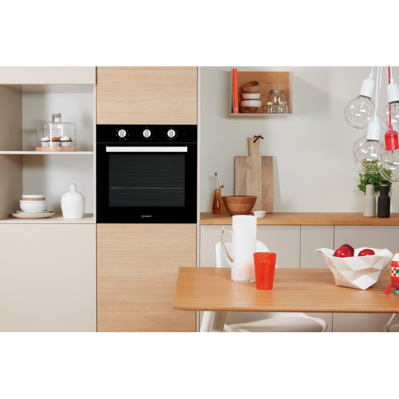 Indesit IFW 6530 BL Backofen 66 l A Schwarz