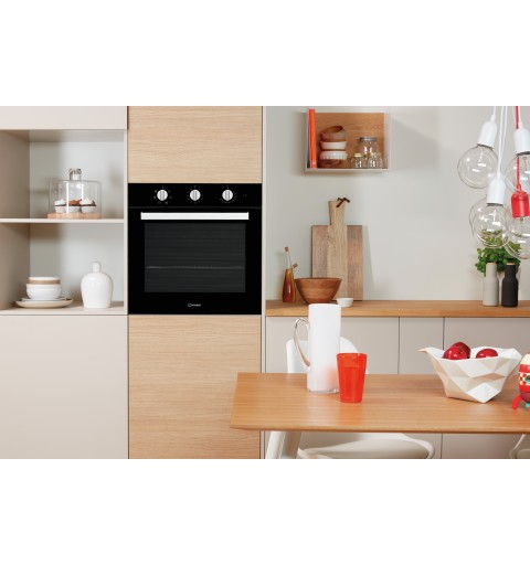 Indesit IFW 6530 BL Backofen 66 l A Schwarz