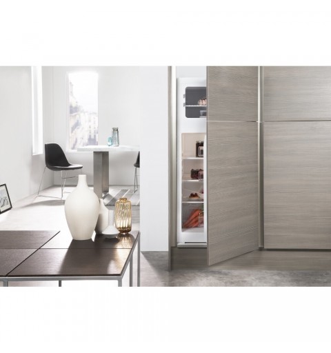 Whirlpool ART 3671 Kühl- und Gefrierkombination Integriert 239 l F Weiß
