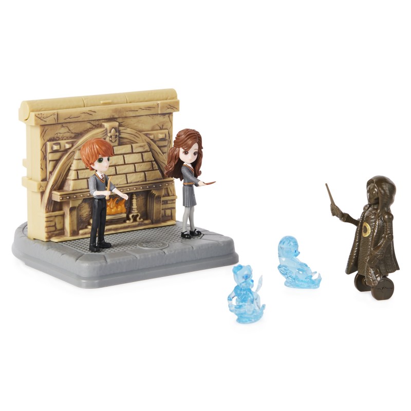 Wizarding World HARRY POTTER - PLAYSET 2 EN 1 LA SALLE SUR DEMANDE MAGICAL MINIS - Univers Magique 2 en 1 Avec 4 Figurines et