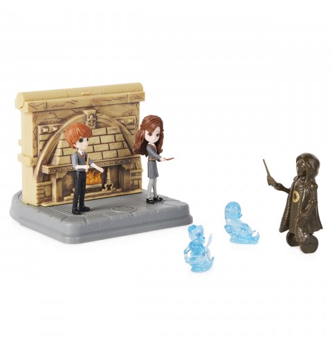 Wizarding World HARRY POTTER - PLAYSET 2 EN 1 LA SALLE SUR DEMANDE MAGICAL MINIS - Univers Magique 2 en 1 Avec 4 Figurines et