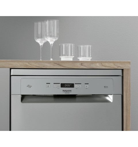 Hotpoint HFC 3C26 CW X Freestanding 14 place settings E