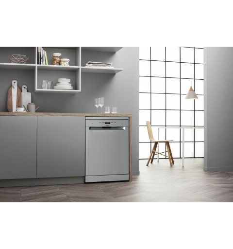 Hotpoint HFC 3C26 CW X Freestanding 14 place settings E