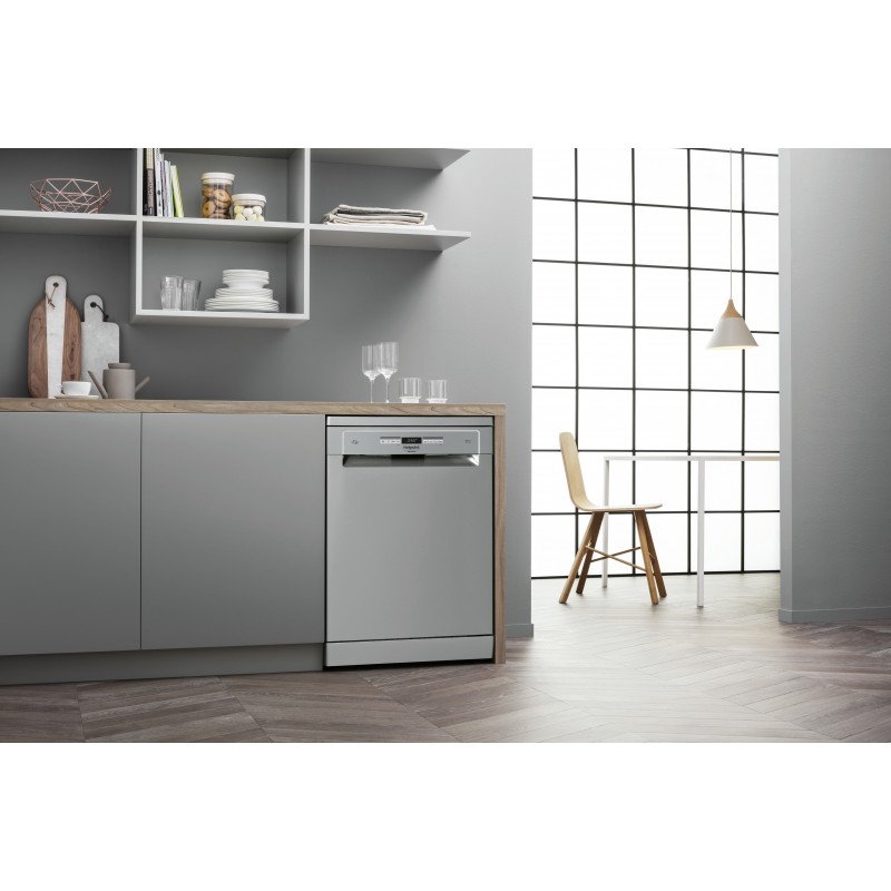 Hotpoint HFO 3O32 CW X Freestanding 14 place settings D