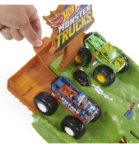 Hot Wheels Monster Trucks Wreckin' Raceway Playset
