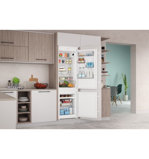 Indesit INC18 T111 frigorifero con congelatore Da incasso 250 L F Bianco