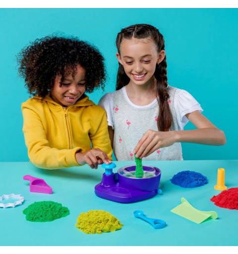 Kinetic Sand , Coffret Swirl N' Surprise avec 907 g de sable modelable rouge, bleu, vert et jaune et 4 outils, Jouets