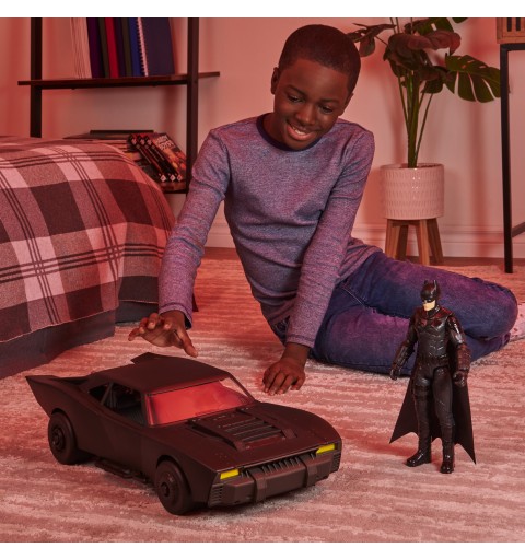 DC Comics Batman Batmobile con figura de Batman de 30 cm, coleccionable de la película The Batman