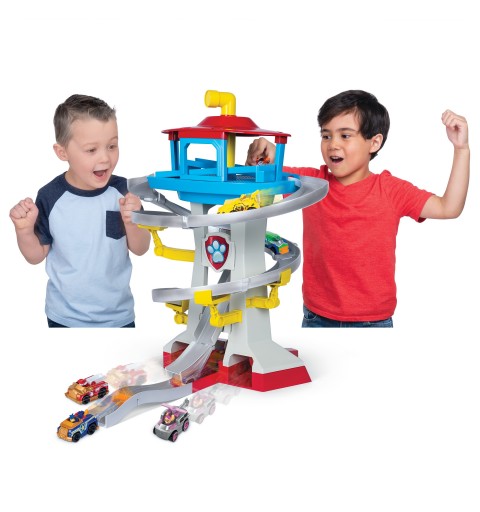 PAW Patrol , Set Di Gioco Adventure Bay Pista da Corsa Die Cast con 2 Veicoli Esclusivi, In Scala 1 55