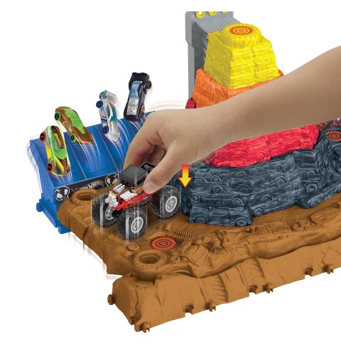 Hot Wheels Monster Trucks Arena Smashers Bone Shaker Ultimate Crush Yard Playset