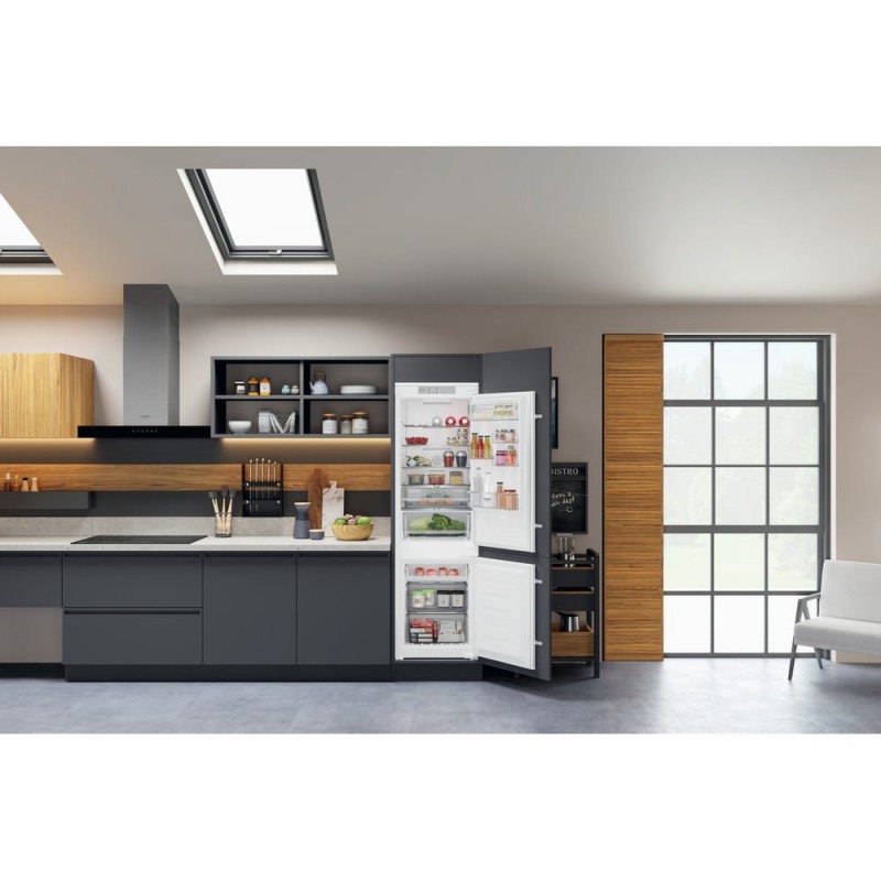 Hotpoint HAC18 T542 réfrigérateur-congélateur Intégré (placement) 250 L E Blanc