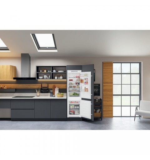 Hotpoint HAC18 T542 fridge-freezer Built-in 250 L E White