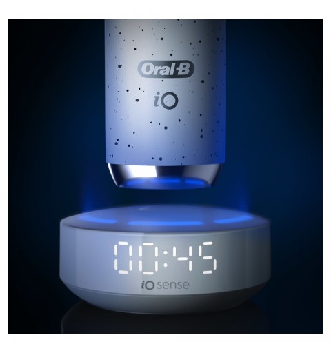 Oral-B iO Spazzolino Elettrico Ricaricabile 10 Bianco,1 Testina, 1 Custodia Da Viaggio ricaricabile, 1 Caricatore Sense