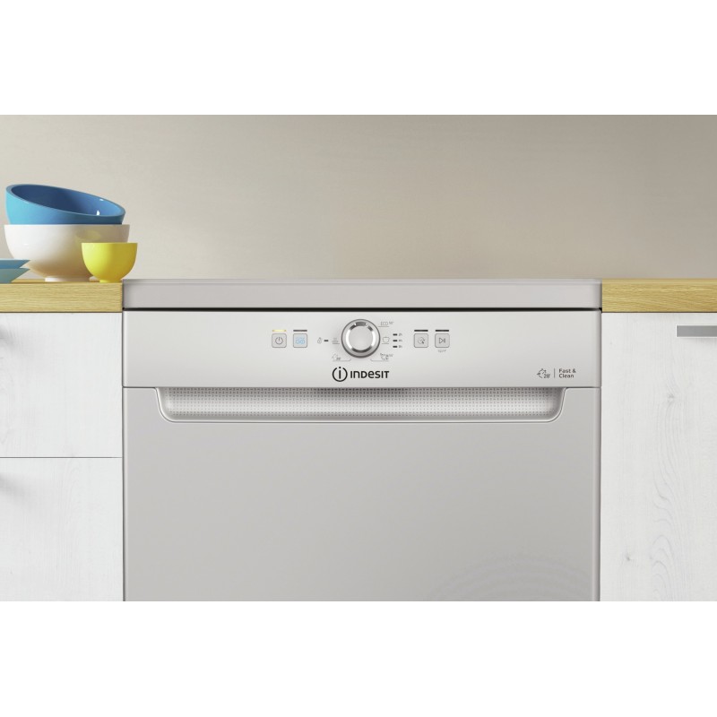 Indesit D2F HK26 S Independiente 14 cubiertos E