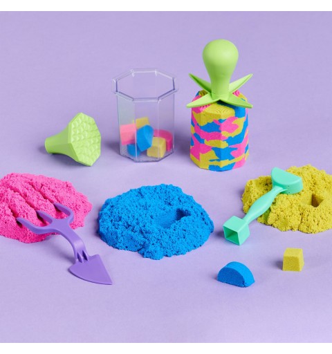 Kinetic Sand , Set Aplasta y Crea con 382 g de arena para jugar azul, amarilla y rosa, 5 herramientas, juguetes sensoriales