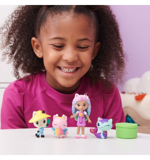 Gabby's Dollhouse , Conjunto de figuras de Gabby y sus amigos que incluye una muñeca de Gabby Arcoíris, 3 figuras de juguete y