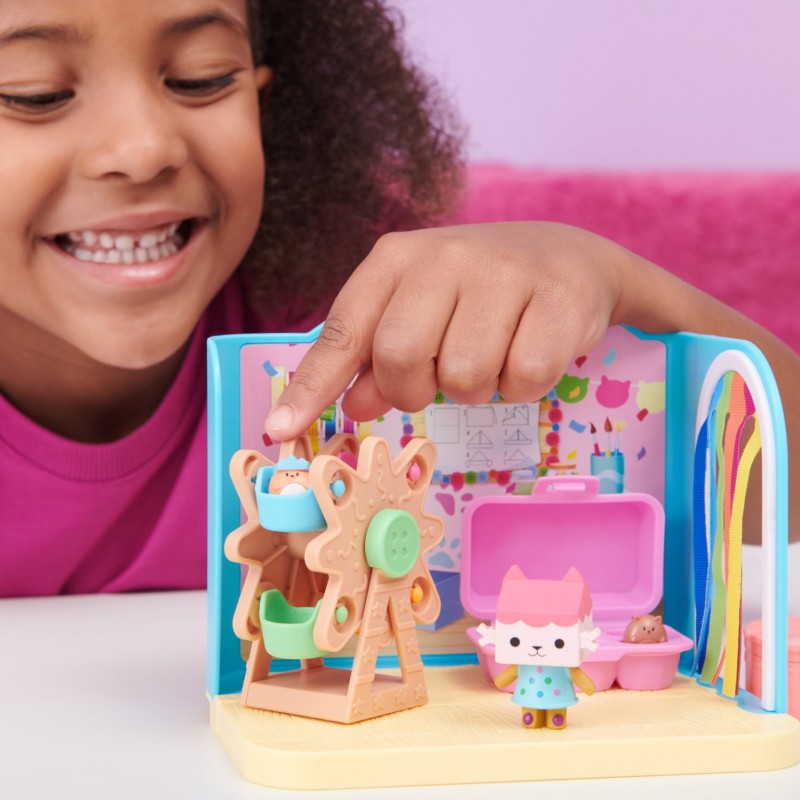 Gabby's Dollhouse Deluxe Raum, Craft-a-riffic-Room, Bastelzimmer mit Baby Box, Möbelstücken und thematischem Zubehör