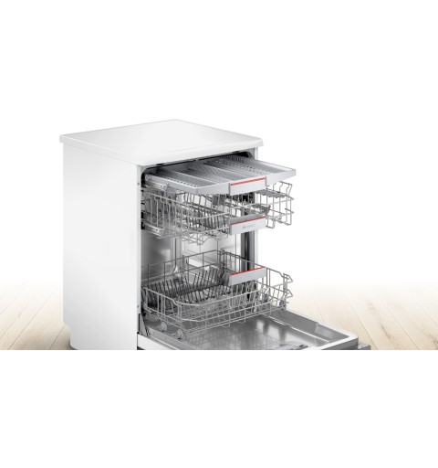 Bosch Serie 4 SMS4HMW06E dishwasher Freestanding 14 place settings D