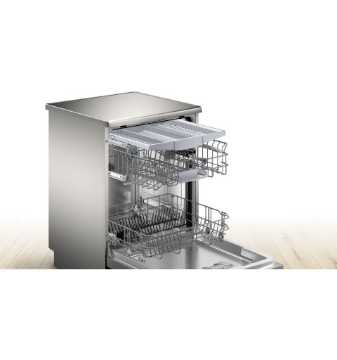 Bosch Serie 4 SMS4HMI07E dishwasher Freestanding 14 place settings D