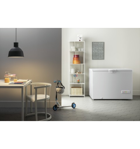 Indesit OS 2A 300 H Arcón congelador Independiente 315 L E Blanco