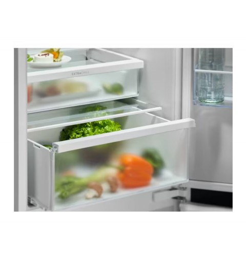 Electrolux ENT6ME18SX frigorifero con congelatore Da incasso 248 L E Bianco