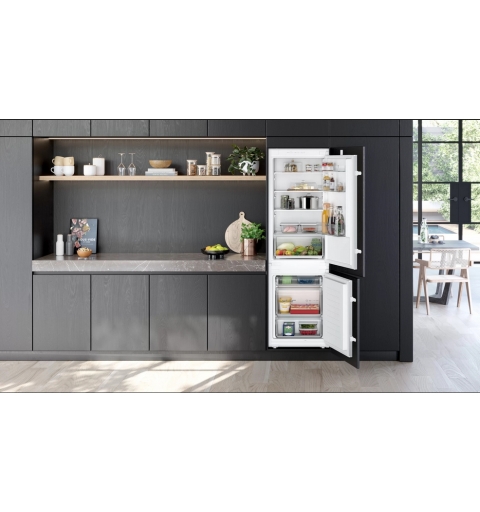 Siemens iQ100 KI86VNSE0 Kühl- und Gefrierkombination Integriert 267 l E Weiß