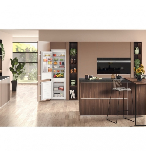 Hotpoint HAC18D031A1 Built-in 268 L E White