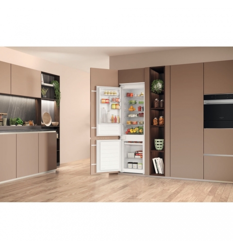 Hotpoint HAC18D031A1 Built-in 268 L E White