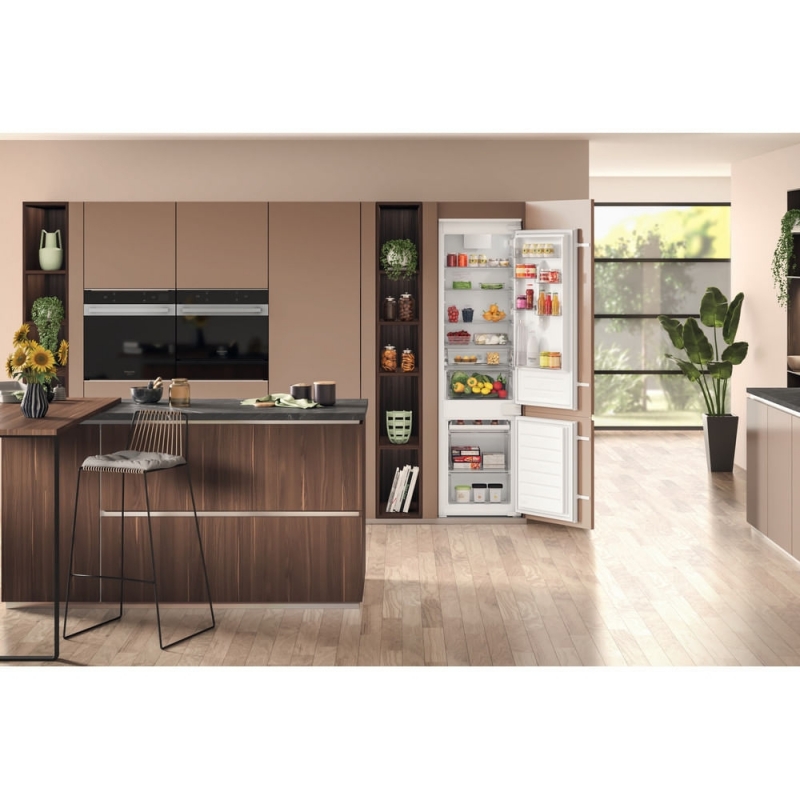 Hotpoint Ariston Frigorifero combinato ad incasso HAC20D011A1