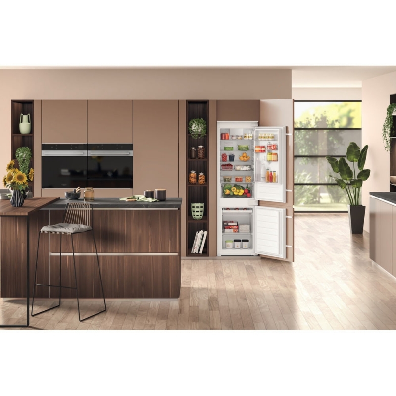 Hotpoint Ariston Frigorifero combinato ad incasso HAC18D011A1