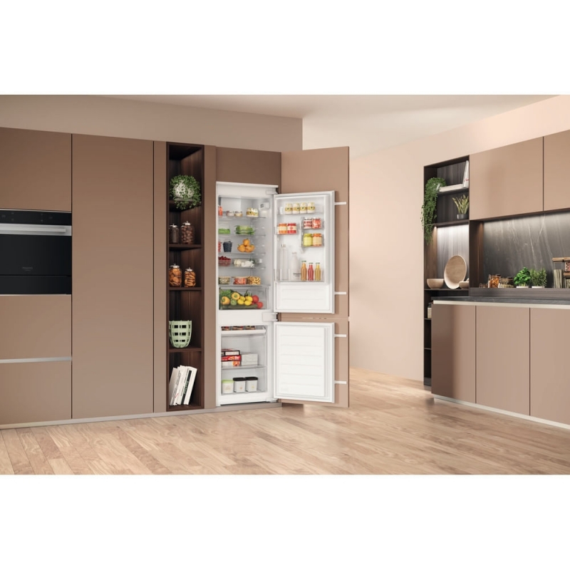Hotpoint Ariston Frigorifero combinato ad incasso HAC18D011A1