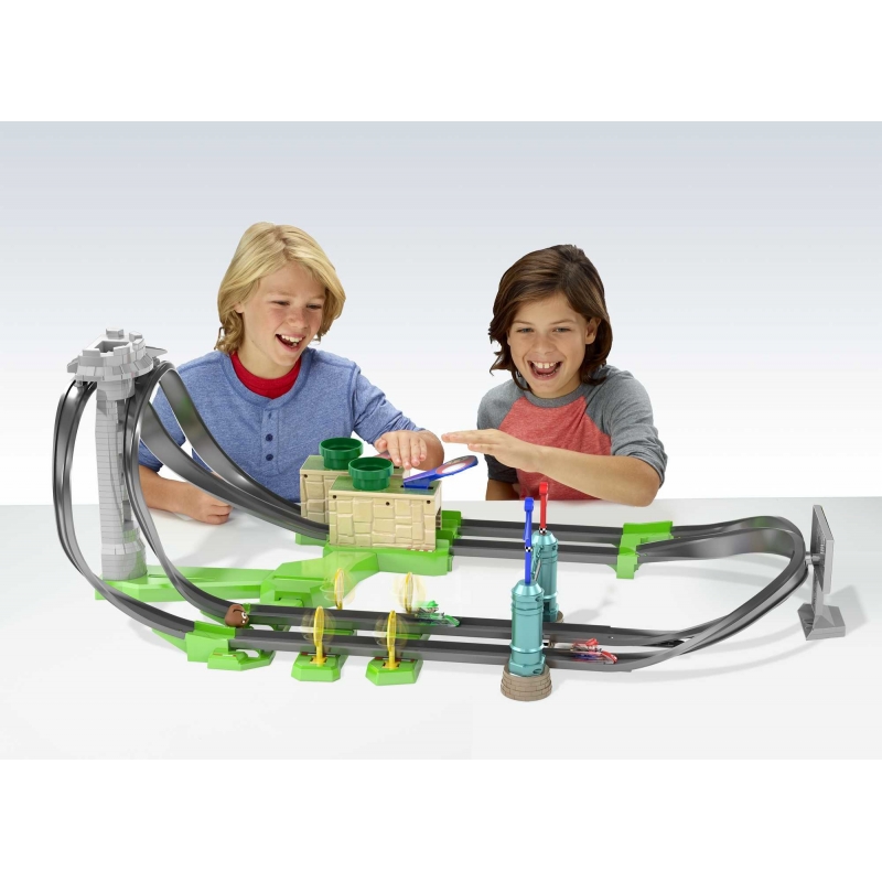 Hot Wheels Mario Kart Circuit Lite Track Set