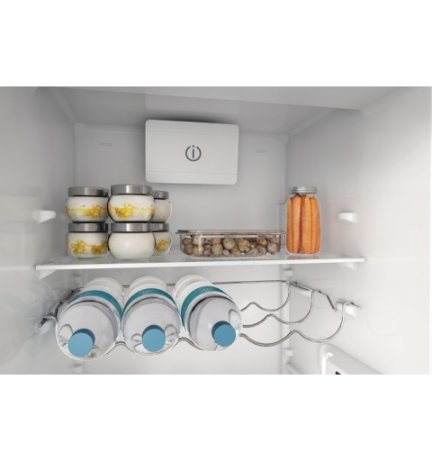 Indesit INSD18A011B1 fridge Built-in 306 L E White