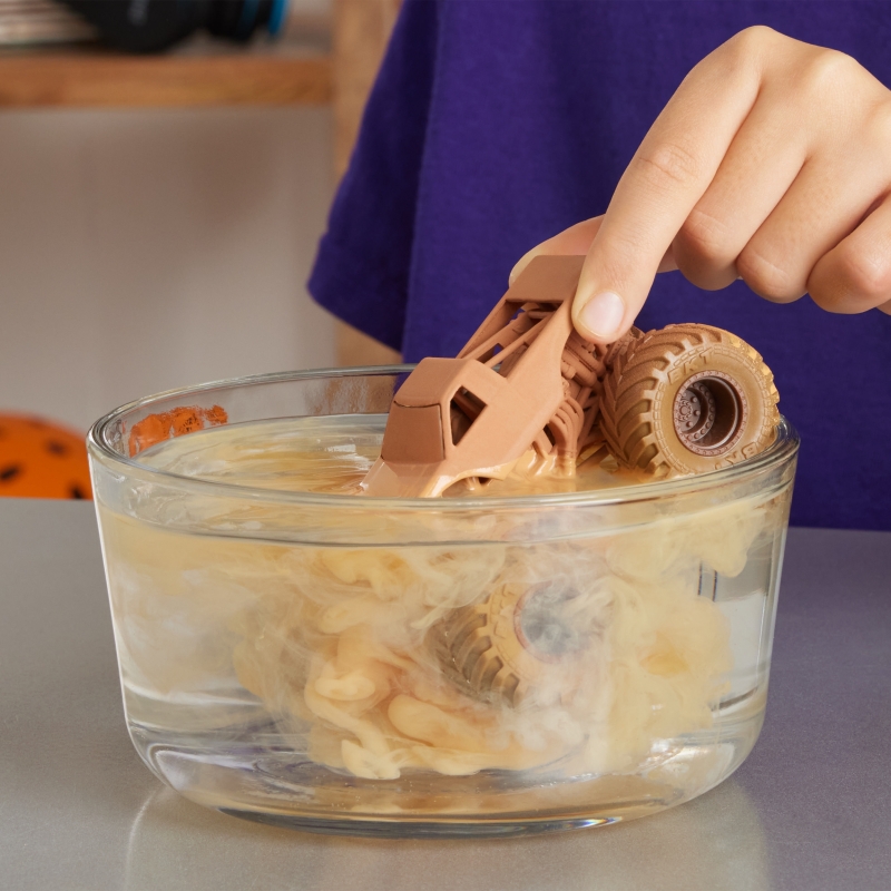 Monster Jam - Coche Monster Truck Misterio Bajo el Barro, Escala 1 64 - 6065345 - Coches para Niños - Camiones de Juguete -