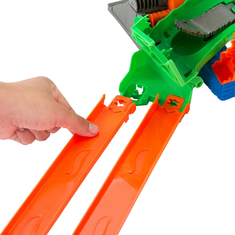 Hot Wheels Monster Trucks Sharks vs. Dinos Drachenzerstörungs-Spielset und 2 Spielzeugtrucks