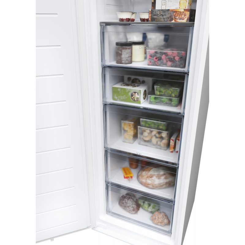 Candy CMT5518EVWF Congelador vertical Integrado 220 L